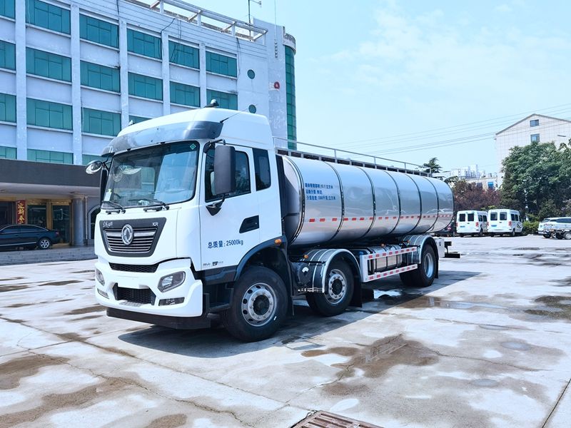 東風(fēng)天錦3橋鮮奶運(yùn)輸車(chē)（15.1立方）