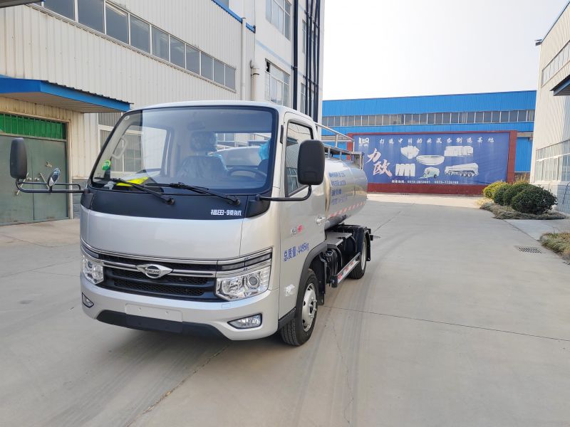 福田小型鮮奶運(yùn)輸車(chē)（2.08立方）